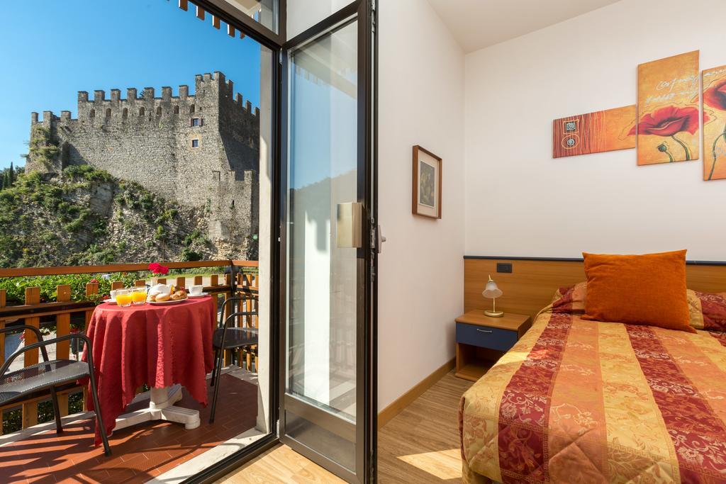 Hotel Antica Croce - Gardaslowemotion Тено Екстериор снимка
